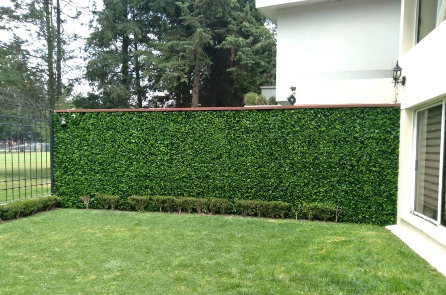 Expandable faux ivy privacy fences
